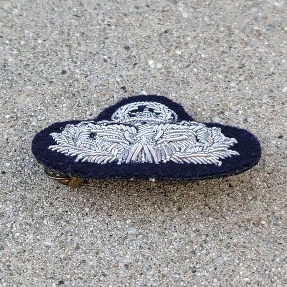 Vtg US Air Force Embroidered Patch Pin - Picture 3 of 4
